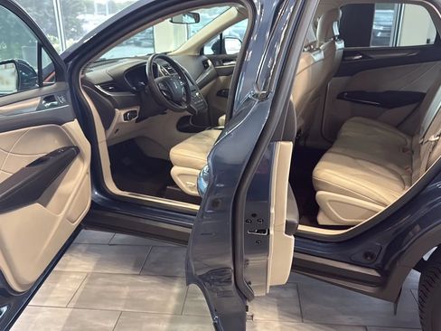 Used 2018 Lincoln MKC Premiere FWD image 12