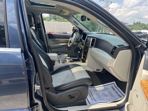 Used 2010 Jeep Grand Cherokee Limited w/ Trailer Tow Group IV AWD/4WD image 6