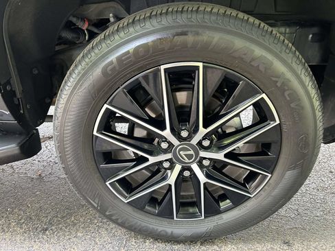Used 2024 Lexus GX 550 w/ Accessory Package (Z1) AWD/4WD image 7