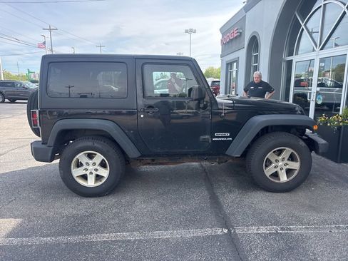 Used 2015 Jeep Wrangler Sport w/ Quick Order Package 24S AWD/4WD image 3