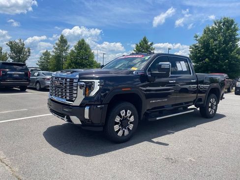 Used 2025 GMC Sierra 2500 Denali w/ Technology Package AWD/4WD image 3