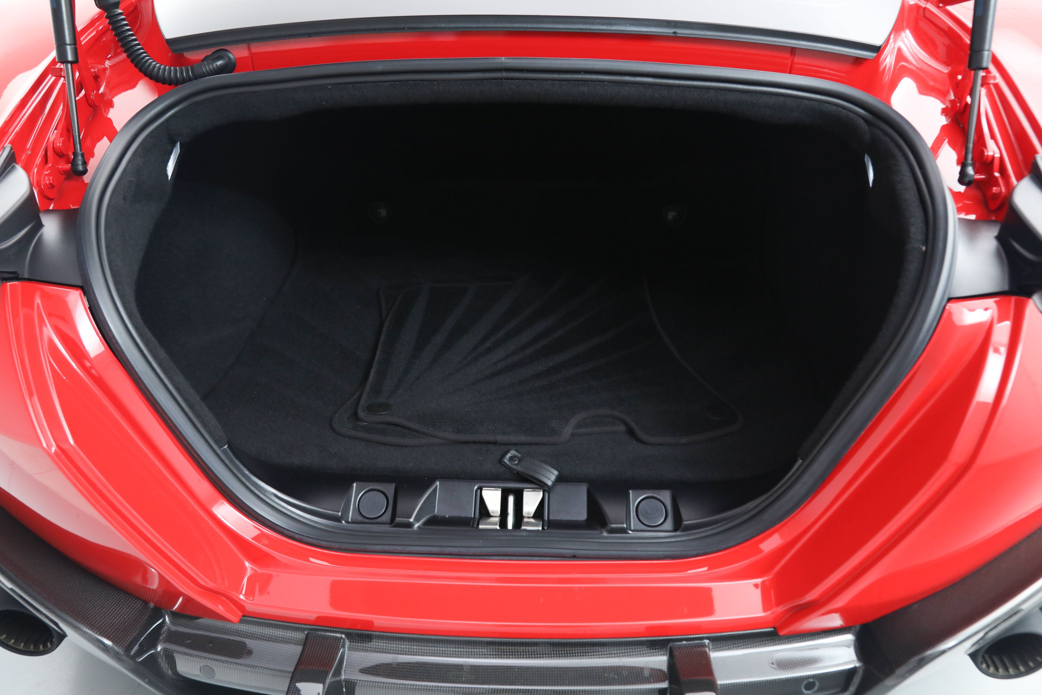 Certified 2023 Ferrari Roma RWD image 34