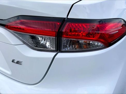 Used 2024 Toyota Corolla LE FWD image 30