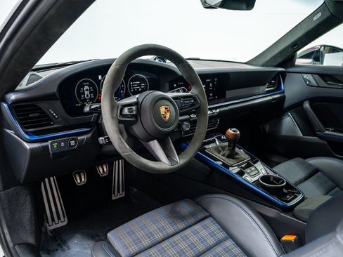 Certified 2025 Porsche 911 Carrera T RWD image 20