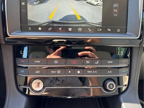 Used 2020 Jaguar F-PACE Prestige AWD/4WD image 33