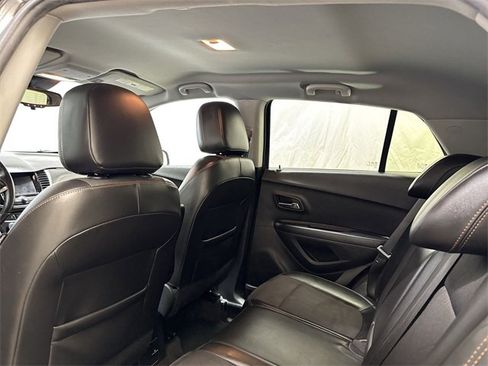 Certified 2022 Chevrolet Trax LT w/ Midnight Edition image 13