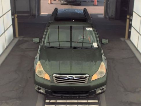 Used 2011 Subaru Outback 2.5i Premium AWD/4WD image 2