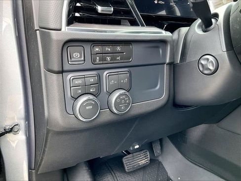 New 2026 Chevrolet Suburban Premier image 32