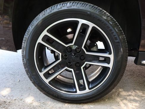 Used 2020 Chevrolet Suburban Premier AWD/4WD image 45