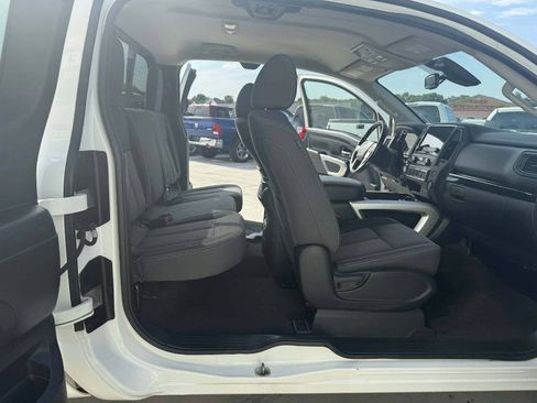 Used 2022 Nissan Titan SV AWD/4WD image 18