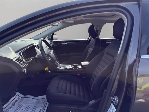 Used 2016 Ford Fusion SE image 9