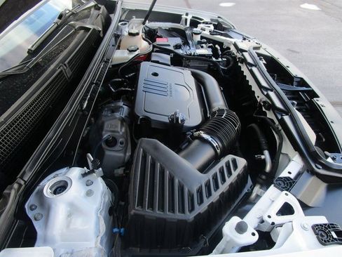 Certified 2023 GMC Acadia SLE w/ Driver Convenience Package image 10