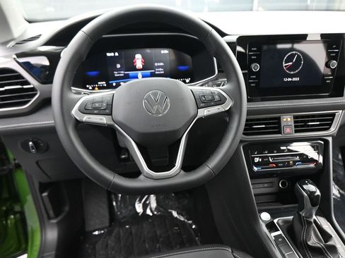 New 2026 Volkswagen Taos SE image 34