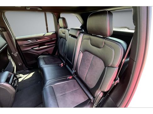 Certified 2023 Jeep Grand Cherokee Altitude AWD/4WD image 35