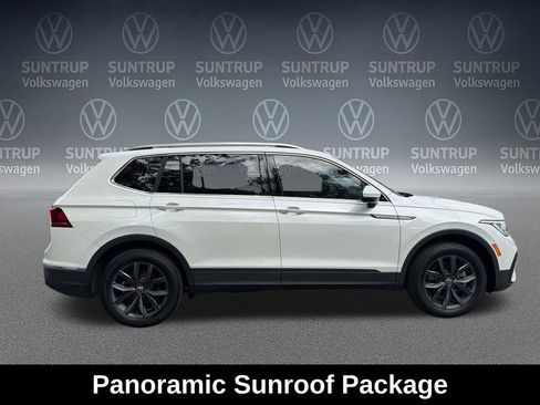 Used 2023 Volkswagen Tiguan SE w/ Panoramic Sunroof Package FWD image 7