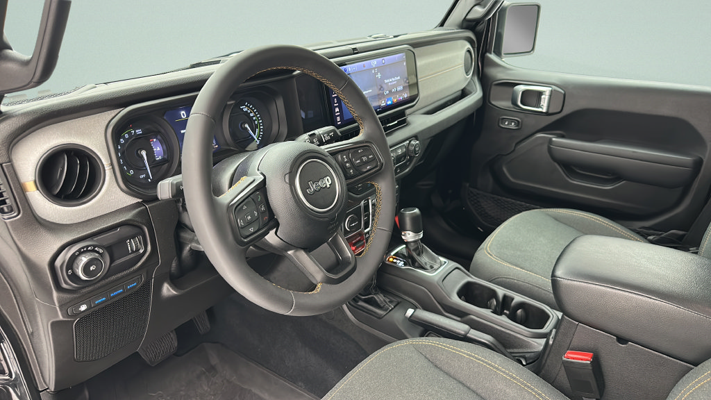 Used 2024 Jeep Wrangler Unlimited AWD/4WD image 12