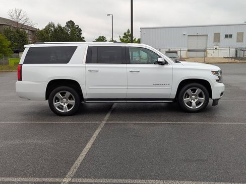 Used 2018 Chevrolet Suburban Premier RWD image 4
