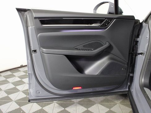 Used 2025 Porsche Macan Electric image 15