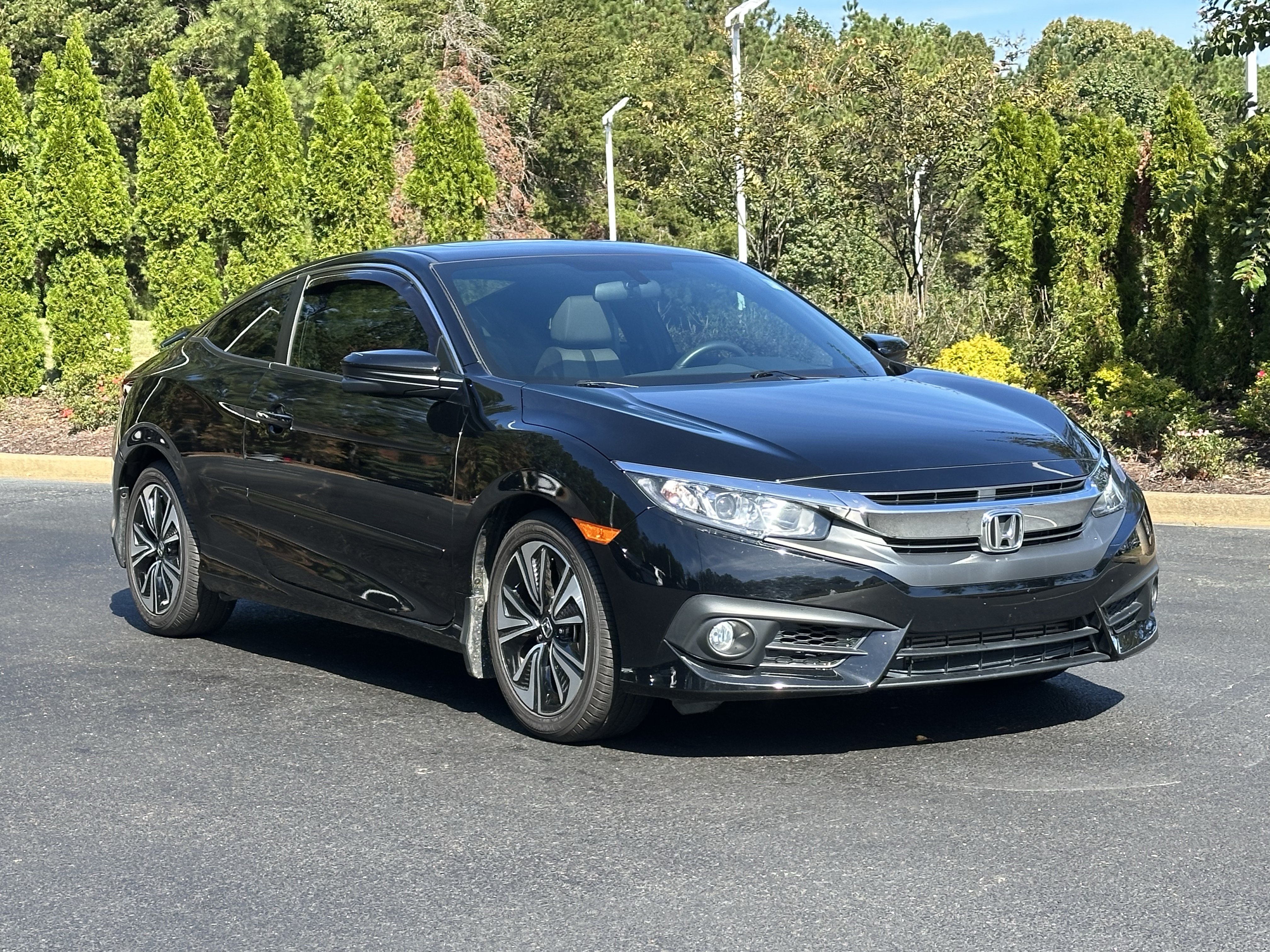 Used 2018 Honda Civic EX-T image 2