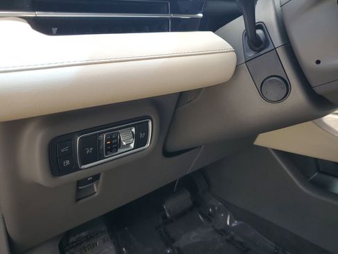 Certified 2024 Lincoln Nautilus Premier image 18