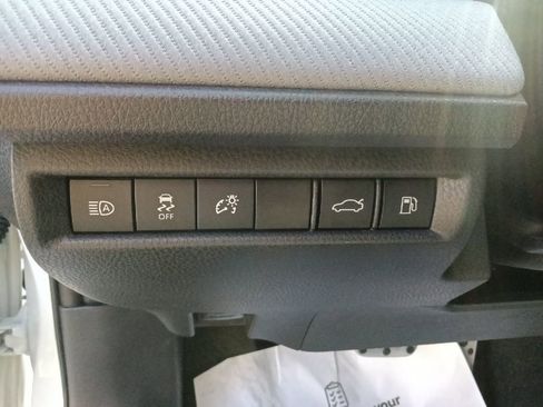 Used 2025 Toyota Camry SE w/ Convenience Package AWD/4WD image 17