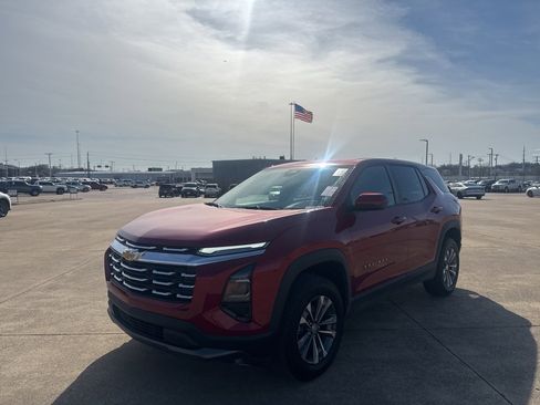 Used 2026 Chevrolet Equinox LT image 8