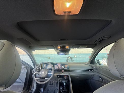 Used 2025 Hyundai Elantra SEL image 28