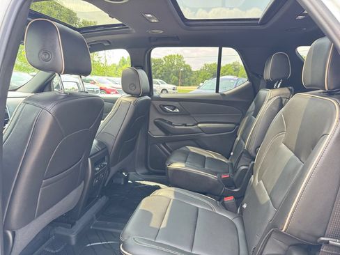 Used 2023 Chevrolet Traverse Premier w/ Redline Edition AWD/4WD image 39