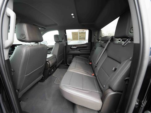 Used 2023 GMC Sierra 1500 SLT image 23