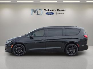Used 2023 Chrysler Pacifica Touring-L w/ Uconnect Theater Family Group AWD/4WD video 3