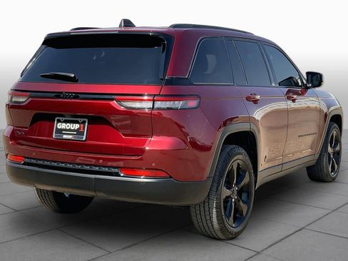 Used 2023 Jeep Grand Cherokee Altitude AWD/4WD image 13