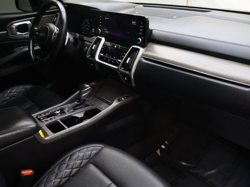 Used 2022 Kia Sorento SX Prestige image 11