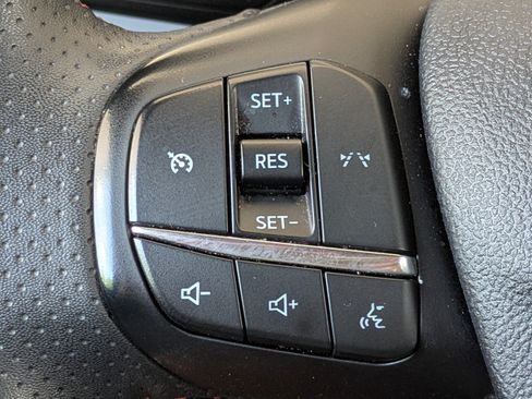 Certified 2025 Ford Escape ST-Line Select AWD/4WD image 26