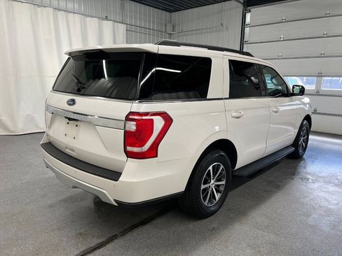 Used 2018 Ford Expedition XLT w/ Equipment Group 201A AWD/4WD image 4