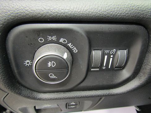 Used 2019 RAM 1500 Laramie image 25