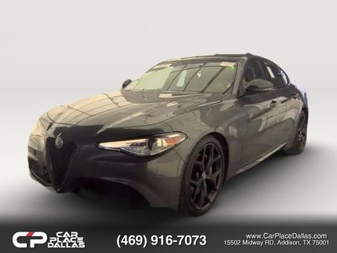 Used 2021 Alfa Romeo Giulia Ti w/ Nero Edizione RWD image 3
