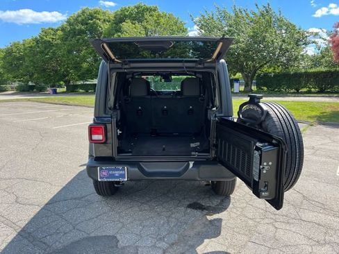 Used 2025 Jeep Wrangler Unlimited Sport AWD/4WD image 29