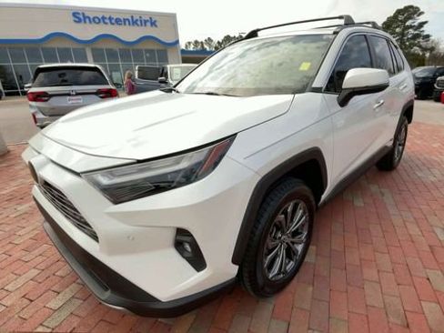 Used 2022 Toyota RAV4 Limited image 5