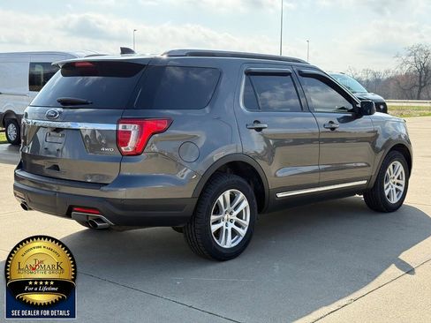 Used 2018 Ford Explorer XLT image 5