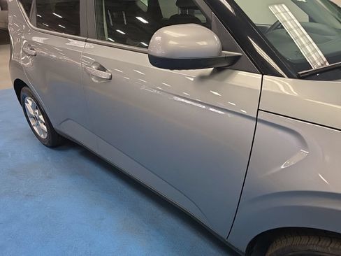 Used 2023 Kia Soul LX w/ Option Group 015 FWD image 5