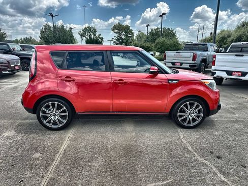 Used 2018 Kia Soul ! FWD image 10