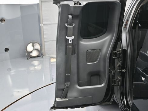 Used 2023 Nissan Frontier SV w/ Tow Package image 31