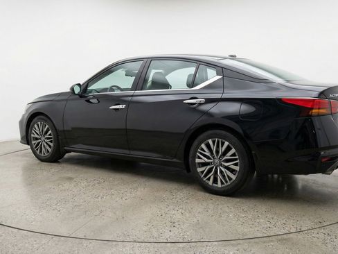 Used 2025 Nissan Altima 2.5 SV image 6