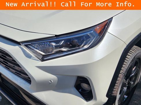 Used 2021 Toyota RAV4 XSE AWD/4WD image 5