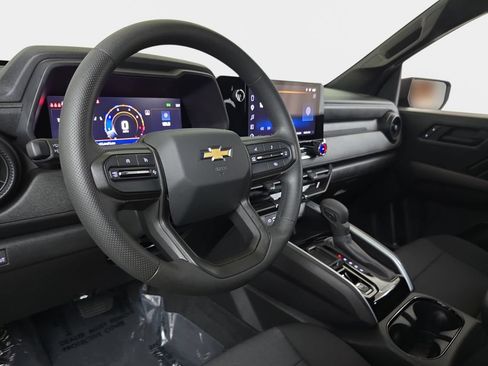 Used 2025 Chevrolet Colorado W/T RWD image 18