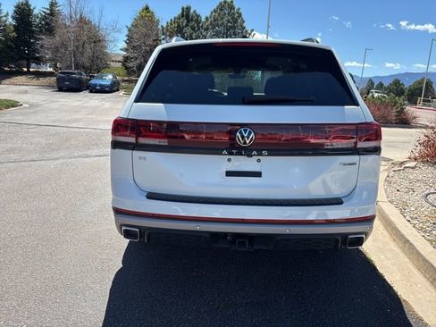 Certified 2025 Volkswagen Atlas Peak Edition SE AWD/4WD image 5