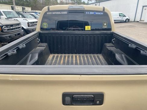 Used 2018 Toyota Tacoma SR5 image 6