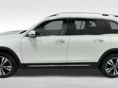 Used 2025 Mercedes-Benz GLB 250 GLB 250 image 6