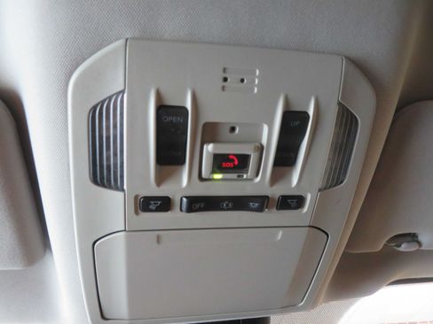 Used 2020 Toyota Highlander XLE FWD image 52