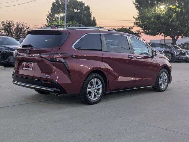Used 2024 Toyota Sienna Limited FWD image 5